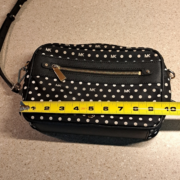 Michael Kors Jet Set Crossbody - Picture 5 of 11